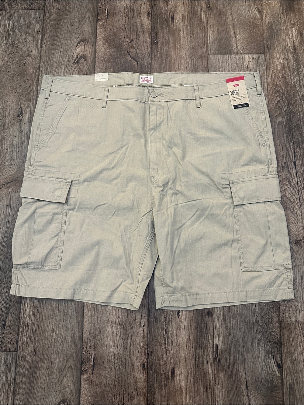Levis Carrier Cargo 100% Cotton Hiking Shorts Men’s Size 48 Tan